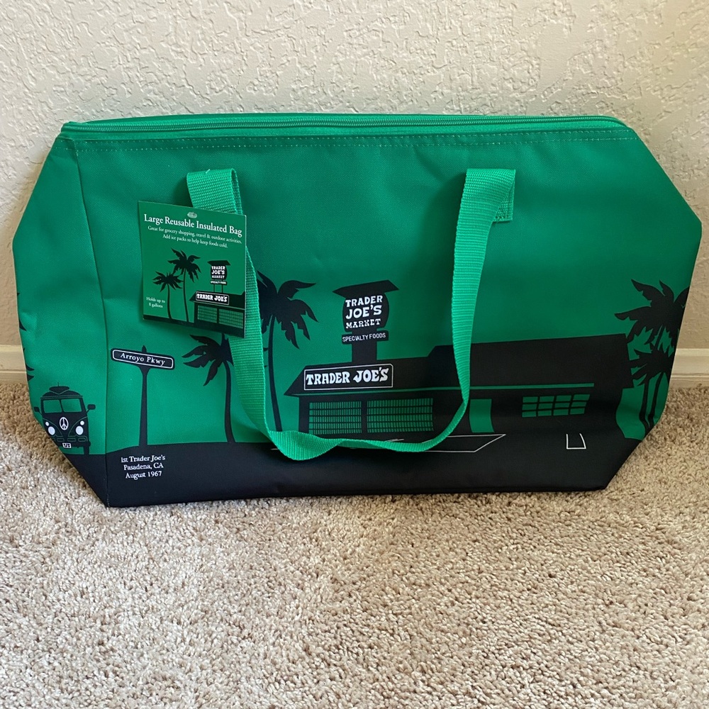 Trader Joe’s Large Reusable Insulated Bag in Emerald